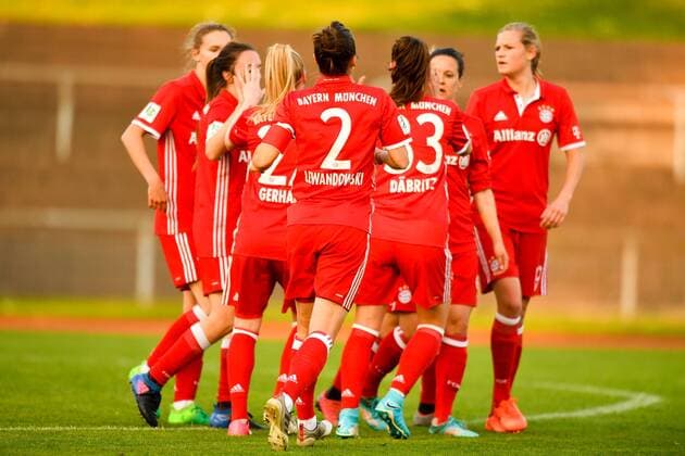 Jubel, Freuen, celebrate, happy, cheer , Goal Celebration FC Bayern München nach 0:1, Fussball, Allianz Frauen-Bundesliga, Borussia Mönchengladbach - FC Bayern München, xmkx