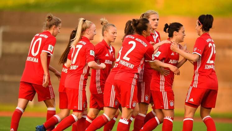 Jubel, Freuen, celebrate, happy, cheer , Goal Celebration FC Bayern München nach 0:1, Fussball, Allianz Frauen-Bundesliga, Borussia Mönchengladbach - FC Bayern München, xmkx