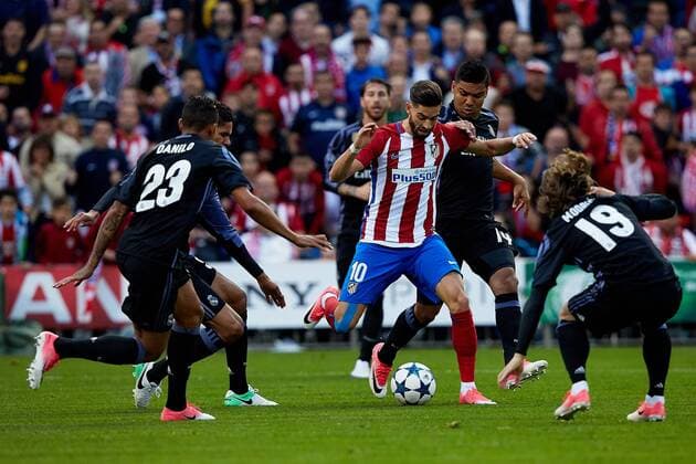 FuÃŸball, CL, Atletico Madrid - Real Madrid May 10th 2017, Vicente Calderon, Madrid, Spain; UEFA Champions League semi-final 2nd leg, Atletico Madrid versus Real Madrid; Yannick Carrasco of Atletico de Madrid competes for the ball surrounded by Real Madrid players; xDavidxAliagax  ActionPlus11877815