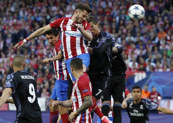Fußball, CL, Atletico Madrid - Real Madrid Atletico de Madrid s midfielder Saul Niguez (3L) scores the first goal of the team during the UEFA Champions League semifinal second leg match between Atletico de Madrid and Real Madrid at the Vicente Calderon stadium, in Madrid, Spain, 10 May 2017. ATLETICO MADRID VS. REAL MADRID !ACHTUNG: NUR REDAKTIONELLE NUTZUNG!  Copyright: xBallesterosx MAD001 20170510-636300478402089050