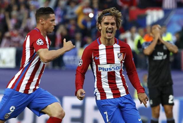Fußball, CL, Atletico Madrid - Real Madrid Atletico de Madrid s French striker jubilates the second goal of the team during the UEFA Champions League semifinal second leg match between Atletico de Madrid and Real Madrid at the Vicente Calderon stadium, in Madrid, Spain, 10 May 2017. ATLETICO MADRID VS. REAL MADRID !ACHTUNG: NUR REDAKTIONELLE NUTZUNG!  Copyright: xBallesterosx MAD001 20170510-636300483298531304