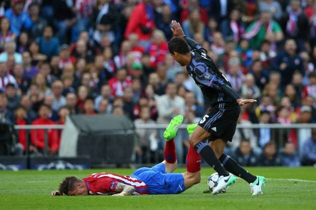 Madrid, Spain. May 10, 2017: Fernando Torres forward from Club Atletico de Madrid, penalty during the UEFA Champions League Semi-finals , 2st leg agains Real Madrid CF at the Vicente Calderon stadium. (Photo: Ivan Abanades Medina).  xIvanxAbanadesxMedinax xAtleticoxdexMadridx-xRealxMadridxCFx(UEFAxChampionsxLeague).x