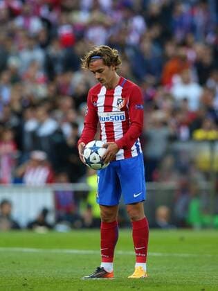 Madrid, Spain. May 10, 2017: Antoine Griezmann forward from Club Atletico de Madrid, scoring during the UEFA Champions League Semi-finals , 2st leg agains Real Madrid CF at the Vicente Calderon stadium. (Photo: Ivan Abanades Medina).  xIvanxAbanadesxMedinax xAtleticoxdexMadridx-xRealxMadridxCFx(UEFAxChampionsxLeague).x