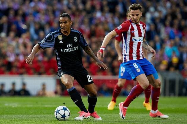 FuÃŸball, CL, Atletico Madrid - Real Madrid May 10th 2017, Vicente Calderon, Madrid, Spain; UEFA Champions League semi-final 2nd leg, Atletico Madrid versus Real Madrid; Danilo (L) of Real Madrid competes for the ball with Saul of Atletico de Madrid; xDavidxAliagax  ActionPlus11877826