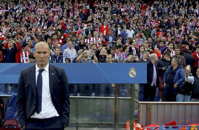 Bilder des Tages - SPORT Fußball, CL, Atletico Madrid - Real Madrid Real Madrid s French coach Zinedine Zidane during the UEFA Champions League semifinal second leg match between Atletico de Madrid and Real Madrid at the Vicente Calderon stadium, in Madrid, Spain, 10 May 2017. ATLETICO MADRID VS. REAL MADRID !ACHTUNG: NUR REDAKTIONELLE NUTZUNG!  Copyright: xBallesterosx MAD001 20170510-636300517885665007
