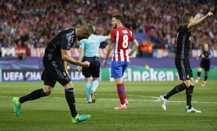 Fußball, CL, Atletico Madrid - Real Madrid Vuelta de semifinales de la Liga de Campeones entre el Atletico y el Real Madrid en el Calderon. En la imagen, Benzema celebra el gol. Second leg of 1 2 Champions League between Atletico and Real Madrid. In this picture, Benzema celebrates the goal. xPabloxGarciax 