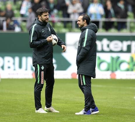 Foto : Trainer Alexander Nouri ( Werder ) im Gespräch mit Co-Trainer Florian BRUNS Fussball 1. Bundesliga , am Sa. 18.03.2017 Werder Bremen - RB Leipzig