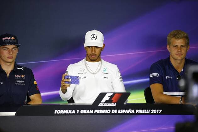 Motorsports: FIA Formula One World Championship WM Weltmeisterschaft 2017, Grand Prix of Spain, 33 Max Verstappen (NLD, Red Bull Racing), 44 Lewis Hamilton (GBR, Mercedes AMG Petronas F1 Team), 9 Marcus Ericsson (SWE, Sauber F1 Team), Barcelona Spain xHOCHxZWEIx