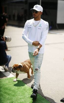 Motorsports: FIA Formula One World Championship WM Weltmeisterschaft 2017, Grand Prix of Spain, 44 Lewis Hamilton (GBR, Mercedes AMG Petronas F1 Team) with his dog Barcelona Spain xHOCHxZWEIx