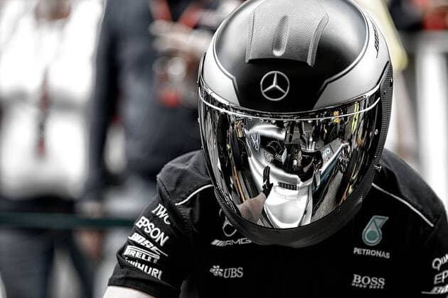 Motorsports: FIA Formula One World Championship WM Weltmeisterschaft 2017, Grand Prix of Spain, mechanic of Mercedes AMG Petronas F1 Team Barcelona Spain xHOCHxZWEIx
