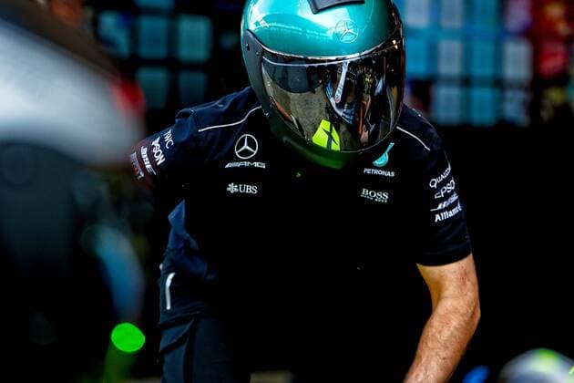 Motorsports: FIA Formula One World Championship WM Weltmeisterschaft 2017, Grand Prix of Spain, mechanic of Mercedes AMG Petronas F1 Team Barcelona Spain xHOCHxZWEIx