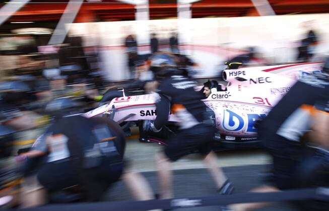 Motorsports: FIA Formula One World Championship WM Weltmeisterschaft 2017, Grand Prix of Spain, mechanic of Sahara Force India F1 Team during pitstop training Barcelona Spain xHOCHxZWEIx