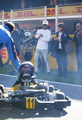 Motorsports: FIA Formula One World Championship WM Weltmeisterschaft 2017, Grand Prix of Spain, 44 Lewis Hamilton (GBR, Mercedes AMG Petronas F1 Team) with young cart driver Barcelona Spain xHOCHxZWEIx