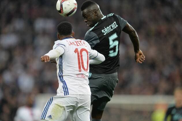 Alexandre Lacazette (lyon) vs Davinson Sanchez (ajax) FOOTBALL : Lyon vs Ajax - Ligue Europa - 1 2e de finale - 11 05 2017 FredericChambert Panoramic 