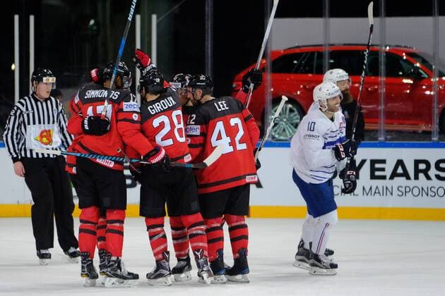 May 11, 2017 - Paris, France - Joy of the Canada team after scored during the match against France for the IIHF 2017 World Ice hockey Eishockey Championship, at the AccorHotels Arena in Paris France Canada beat France 3-2 2017 IIHF Ice Hockey World Championship WM Weltmeisterschaft - Canada 3-2 France - ZUMAp119 20170511_zaf_p119_043 Copyright: xPierrexSteveninx