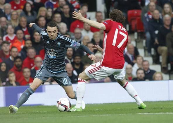 Fußball, EL, Manchester United - Celta de Vigo Partido de vuelta de semifinales de la Europa League disputado entre Manchester United ManU y Celta. En la imagen, Iago Aspas y Blind. Second leg of the Europa League semifinals match played between Manchester United and Celta. In this picture, Iago Aspas and Blind. xJORGExLANDINx 