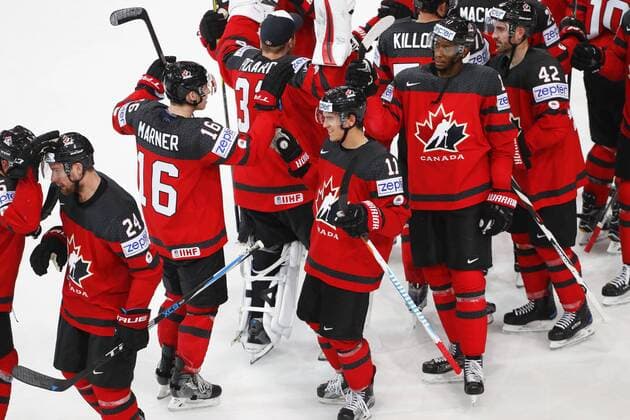 Eishockey, WM, Kanada - Frankreich joie Travis Konecny (Canada) Jason Demers (Canada) Wayne Simmonds (Canada) avec equipe HOCKEY SUR GLACE : Canada vs France - Championnat du monde IIHF 2017 - Paris - 11 05 2017 GwendolineLeGoff Panoramic 