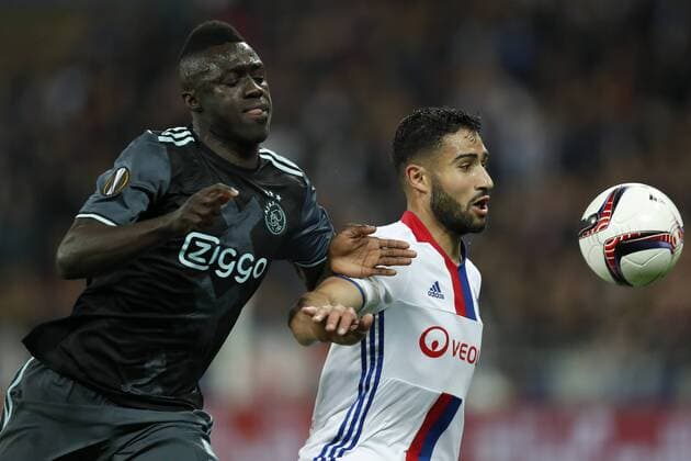 Fußball, EL, Olympique Lyon - Ajax Amsterdam (L-R) Davinson Sanchez of Ajax, Nabil Fekir of Olympique Lyonnaisduring the UEFA Europa League semi final match between Olympique Lyonnais and Ajax Amsterdam at Stade de Lyon, on May 11, 2017 in Lyon, The Netherlands Olympique Lyon v Ajax UEFA Europa League 2016 2017 xVIxxIVx 7770325
