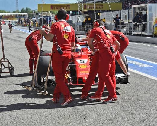 Sebastian Vettel wird mit Getriebeschaden beim 1.Training in die Box geschoben, Grosser Preis von Spanien 2017, 1. Training, Motorsport, Formel 1, 12.05.2017, Barcelona Copyright: xAndre Eibner-Pressefotox EP_JAE