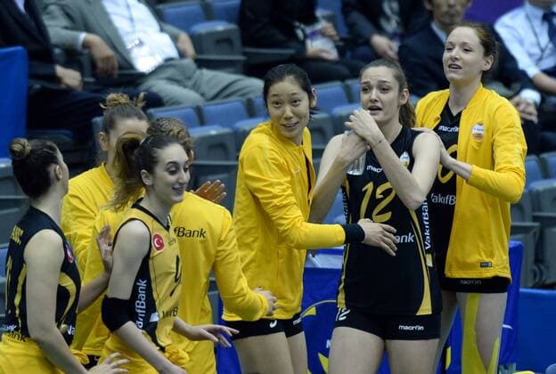 (170512) -- KOBE, May 12, 2017 -- Zhu Ting (3rd, R) of Vakifbank Istanbul encourages her teammates during Women s Club World Championship WM Weltmeisterschaft 2017 Pool A match between Vakifbank Istanbul and Hisamitsu Springs Saga in Kobe, Japan on May 12, 2017. Vakifbank Istanbul won 3-0. ) (SP)JAPAN-KOBE-VOLLEYBALL-WOMEN S CLUB WORLD CHAMPIONSHIP-POOL A-VAKIFBANK VS HISAMITSU MaxPing 