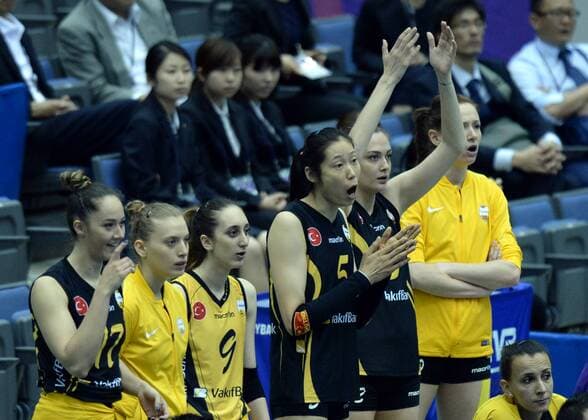 (170512) -- KOBE, May 12, 2017 -- Zhu Ting (4th, L) of Vakifbank Istanbul encourages her teammates during Women s Club World Championship WM Weltmeisterschaft 2017 Pool A match between Vakifbank Istanbul and Hisamitsu Springs Saga in Kobe, Japan on May 12, 2017. Vakifbank Istanbul won 3-0. ) (SP)JAPAN-KOBE-VOLLEYBALL-WOMEN S CLUB WORLD CHAMPIONSHIP-POOL A-VAKIFBANK VS HISAMITSU MaxPing 