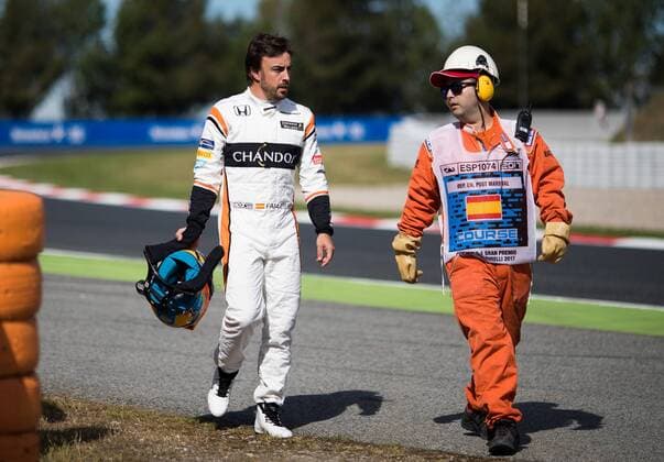Bilder des Tages - SPORT Formel 1, GP Spanien, Fernando Alonso Motorschaden May 12th 2017, Circuit de Barcelona, Catalunya, Spain; Spanish Formula One Grand Prix; Friday Practice; Fernando Alonso of Mclaren Honda out after his car broke down on the circuit xEricxAlonsox  ActionPlus11878269