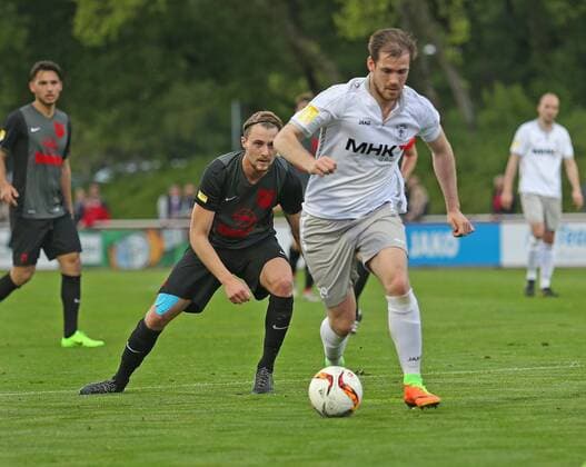 12.05.2017,Fussball Hessenliga, SC Hessen Dreieich - Rot-Weiss Darmstadt, Patrick Bohn (Rot-Weiss Darmstadt), Niko Opper Kapitaen (SC Hessen Dreieich)