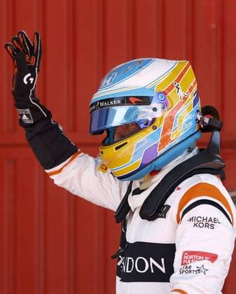 Spanish Formula One driver Fernando Alonso from McLaren Honda greets spectators after the qualifying session held at the Circuit de Barcelona-Catalunya in Montmelo, near Barcelona, northeastern Spain, 13 May 2017. The 2017 Formula One Grand Prix of Spain will take place on 14 May 2017. Formula One Grand Prix of Spain !ACHTUNG: NUR REDAKTIONELLE NUTZUNG!  Copyright: xANDREUxDALMAUx 20170513-636302901038077021