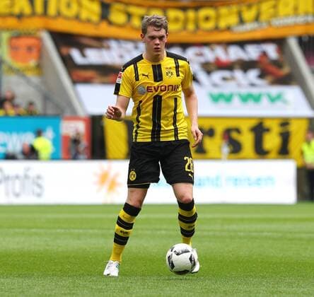 Samstag 15.05.2017, Saison 2016 2017, 1. Bundesliga, 33. Spieltag in der Augsburger WWK-Arena, FC Augsburg 1907 - BVB 09 Borussia Dortmund, Matthias Ginter (BVB)