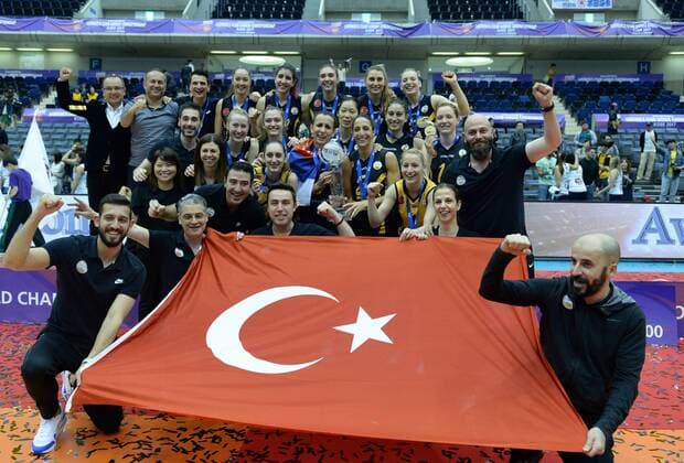 (170514) -- KOBE, May 14, 2017 -- Players of Vakifbank Istanbul celebrates after winning Women s Club World Championship WM Weltmeisterschaft 2017 final match between Vakifbank Istanbul and Rexona-Sesc in Kobe, Japan, on May 14, 2017. Vakifbank Istanbul won 3-0 and claimed the title. ) (SP)JAPAN-KOBE-VOLLEYBALL-WOMEN S CLUB WORLD CHAMPIONSHIP-FINAL-VAKIFBANK VS REXONA-SESC MaxPing 