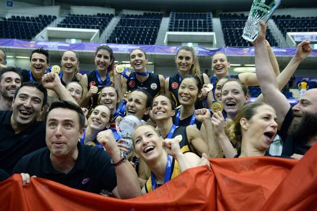 (170514) -- KOBE, May 14, 2017 -- Players of Vakifbank Istanbul celebrates after winning Women s Club World Championship WM Weltmeisterschaft 2017 final match between Vakifbank Istanbul and Rexona-Sesc in Kobe, Japan, on May 14, 2017. Vakifbank Istanbul won 3-0 and claimed the title. ) (SP)JAPAN-KOBE-VOLLEYBALL-WOMEN S CLUB WORLD CHAMPIONSHIP-FINAL-VAKIFBANK VS REXONA-SESC MaxPing 