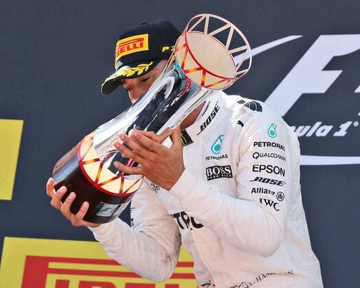 Lewis Hamilton kuesst den Pokal, Grosser Preis von Spanien 2017, Rennen, Motorsport, Formel 1, 14.05.2017, Barcelona Copyright: xAndre Eibner-Pressefotox EP_JAE