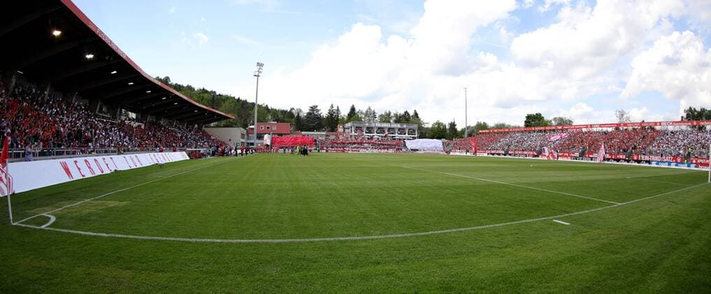 Fußball, Stadiongeschichte Würzburger Kickers Deutschland, Würzburg, Flyeralarm Arena, 14.05.2017, Fussball - 2. Bundesliga - FC Wuerzburger Kickers - SV Sandhausen Bild: Choreo der Würzburger Fans Copyright: HMBxMedia xHeikoxBecker