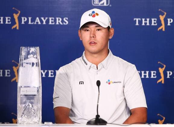 May 14, 2017 - Ponte Vedra Beach, Florida, United States - Si Woo Kim speaks to the media after winning The PLAYERS Championship at TPC Sawgrass. Golf 2017: The PLAYERS Championship - Final Round - ZUMAw109 20170514_zap_w109_028 Copyright: xDebbyxWongx