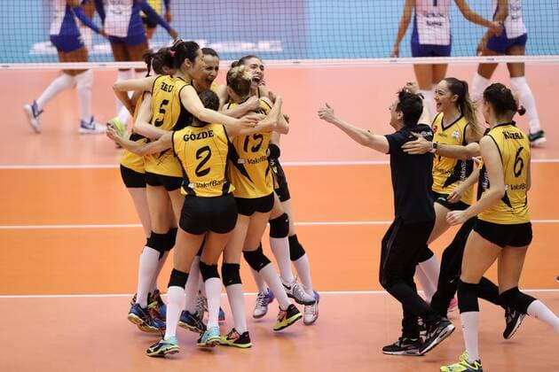 Vakifbank Istanbul team group Mannschaftsbild Totale MAY 14, 2017 - Volleyball : 2017 FIVB Volleyball Women s Club World Championship WM Weltmeisterschaft Final match between Vakifbank Istanbul 3-0 Rexona-Sesc Rio in Kobe, Japan. Noxthirdxpartyxsales  (iwpa014674)