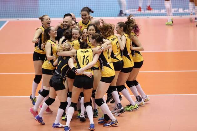 Vakifbank Istanbul team group Mannschaftsbild Totale MAY 14, 2017 - Volleyball : 2017 FIVB Volleyball Women s Club World Championship WM Weltmeisterschaft Final match between Vakifbank Istanbul 3-0 Rexona-Sesc Rio in Kobe, Japan. Noxthirdxpartyxsales  (iwpa014679)