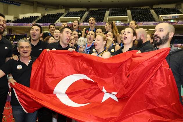 Vakifbank Istanbul team group Mannschaftsbild Totale MAY 14, 2017 - Volleyball : 2017 FIVB Volleyball Women s Club World Championship WM Weltmeisterschaft Final match between Vakifbank Istanbul 3-0 Rexona-Sesc Rio in Kobe, Japan. Noxthirdxpartyxsales  (iwpa014684)