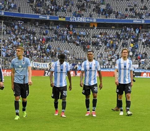 14.05.2017, Fussball 2.Bundesliga 2016 2017, 33.Spieltag, TSV 1860 München - VfL Bochum, in der Allianz-Arena München. Frustrierter Abgang der Löwen, v.li: Florian Neuhaus (TSV 1860 München), Lumor (TSV 1860 München), Amilton (TSV 1860 München), Kai Bülow (TSV 1860 München). 