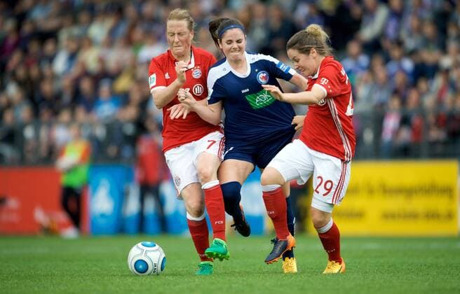 Fussball Frauen 1.Bundesliga 14.05.2017 21 Spieltag Potsdam Karl Liebknecht Stadion 1 FFC Turbine Potsdam geg FC Bayern Muenchen ( München )0 : 4 vlnr Melanie BEHRINGER 7 FCB Sarah ZADRAZIL 27 Turbine Nicole ROLSER 29 FCB