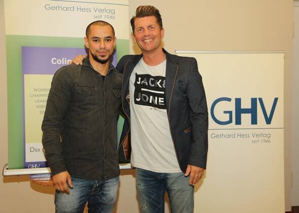15.05.2017 Deutschland, Frankfurt am Main, Hotel Lindner Buchvorstellung - Der (Frauen)-Fussball-Versteher Ex-FFC Frankfurt-Trainer Colin Bell Bild zeigt: Fussballprofi Mimoun Azaouagh und sein Entdecker Colin Bell Trainer der irischen Frauennationalmannschaft
