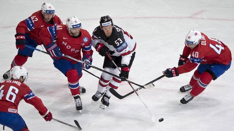 Bilder des Tages - SPORT From left: Mathis Olimb, Henrik Odegaard and Patrick Thoresen of Norway, Jeff Skinner of Canada (centre) and Ken Andre Olimb of Norway (right) in action during the Ice hockey Eishockey World Championships group B match between Canada and Norway in the AccorHotels Arena in Paris, France, Monday, May 15, 2017. (CTKxPhoto MichalxKamaryt) CTKPhotoP201705150806701  kmt 8