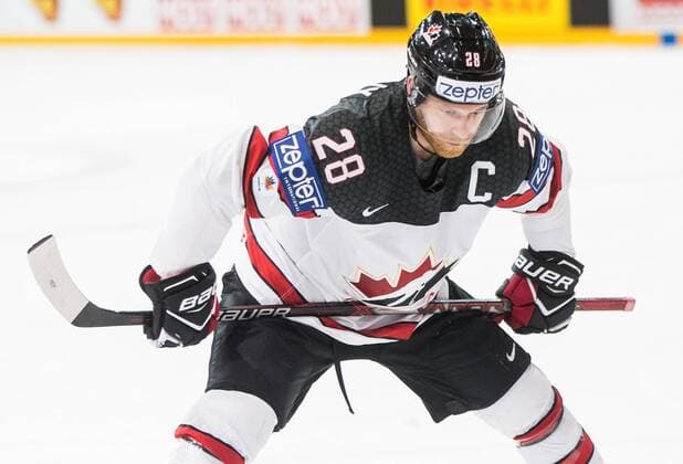 15.05.2017, AccorHotels Arena, Paris, FRA, IIHF WM 2017, Kanada vs Norwegen, Gruppe B, im Bild Claude Giroux of Canada during the group B match of 2017 IIHF World Championship WM Weltmeisterschaft between Canada and Norway at the AccorHotels Arena in Paris, France on 2017 05 15. Paris  EP_pon  