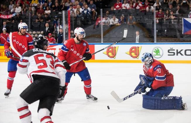 15.05.2017, AccorHotels Arena, Paris, FRA, IIHF WM 2017, Kanada vs Norwegen, Gruppe B, im Bild Daniel Sorvik of Norway and Henrik Haukeland of Norway during the group B match of 2017 IIHF World Championship WM Weltmeisterschaft between Canada and Norway at the AccorHotels Arena in Paris, France on 2017 05 15. Paris  EP_pon  
