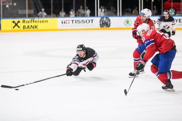Bilder des Tages - SPORT 15.05.2017, AccorHotels Arena, Paris, FRA, IIHF WM 2017, Kanada vs Norwegen, Gruppe B, im Bild Mike Matheson of Canada during the group B match of 2017 IIHF World Championship WM Weltmeisterschaft between Canada and Norway at the AccorHotels Arena in Paris, France on 2017 05 15. Paris  EP_pon  