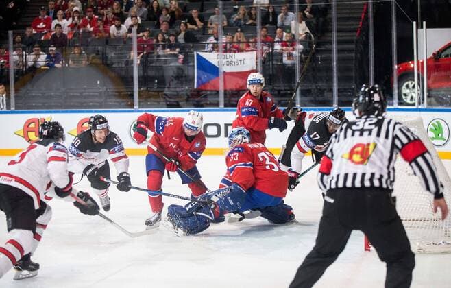 15.05.2017, AccorHotels Arena, Paris, FRA, IIHF WM 2017, Kanada vs Norwegen, Gruppe B, im Bild Jeff Skinner of Canada and Brayden Schenn of Canada scoring first goal vs Dennis Sveum of Norway, Henrik Haukeland of Norway during the group B match of 2017 IIHF World Championship WM Weltmeisterschaft between Canada and Norway at the AccorHotels Arena in Paris, France on 2017 05 15. Paris  EP_pon  