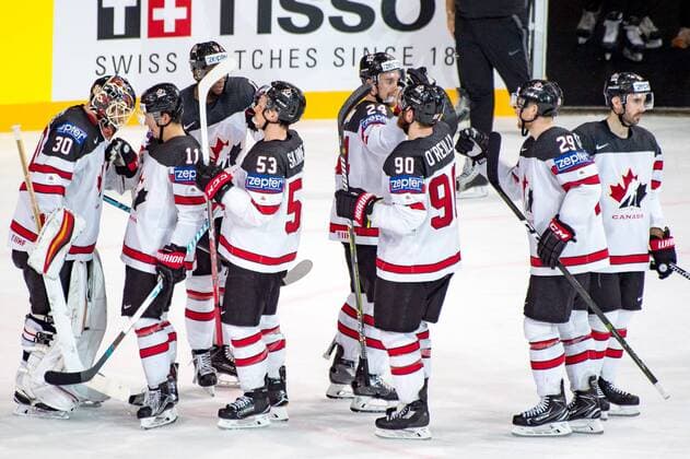 PARIS, FRANCE - MAY 15: Team Canada celebrates the win over Norway after the Ice hockey Eishockey World Championship WM Weltmeisterschaft between Canada and Norway at AccorHotels Arena in Paris, France, on May 15, 2017. (Photo by Robert Hradil Icon Sportswire) HOCKEY: MAY 15 IIHF World Championship - Canada v Norway Icon1705151117 EDITORIAL USE ONLY
