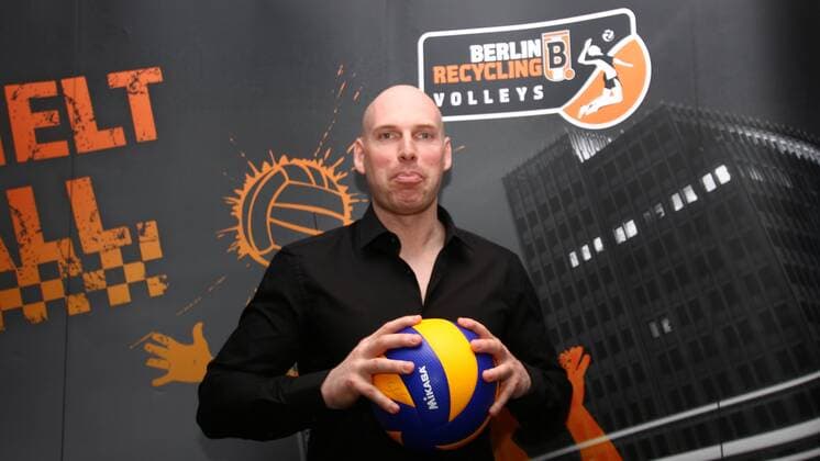 Volleyball, Herren, Saison 2016 17, 1. Bundesliga, Pressekonferenz BR Volleys, Cheftrainer Luke Reynolds (Berlin Recycling Volleys), 16.05.17, Copyright: xMichaelxHundtx xMatthiasxKochx