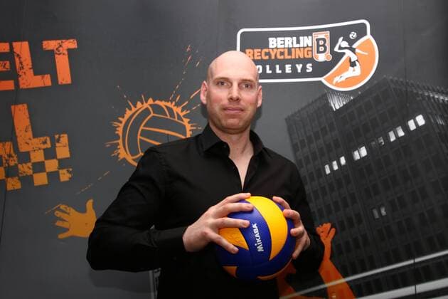 Volleyball, Herren, Saison 2016 17, 1. Bundesliga, Pressekonferenz BR Volleys, Cheftrainer Luke Reynolds (Berlin Recycling Volleys), 16.05.17, Copyright: xMichaelxHundtx xMatthiasxKochx