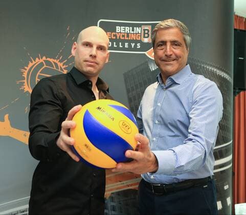 GER, 1.VBL, BR VOLLEYS , Trainervorstellung 16.05.2017, Park Inn Hotel, Berlin, GER, 1.VBL, BR VOLLEYS , Trainervorstellung, im Bild Trainer Luke Reynolds (BR Volleys), Manager Kaweh Niroomand (BR Volleys) nordphotox xEngler