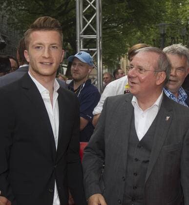 You ll Never Walk Alone Lichtburg Essen Deutschland Datum: 17.05.2017 Links: Marco Reus (Borussia Dortmund) Rechts: Joachim Krol